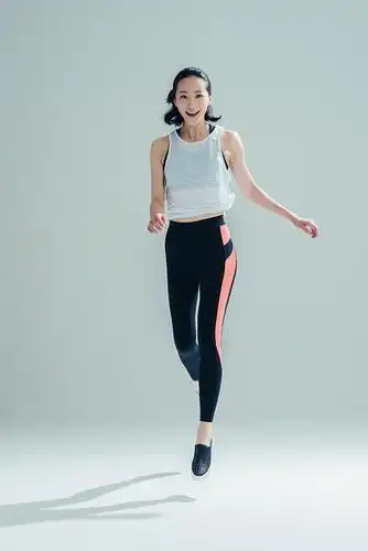 美女日历:氧气美女韩雪活力十足 练瑜伽大秀马甲线_时尚_腾讯网