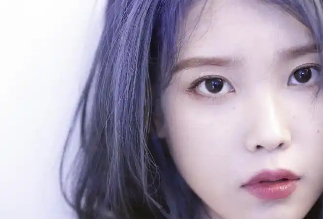 李知恩#家人们谁懂啊 真的好喜欢iu李知恩的蓝发啊