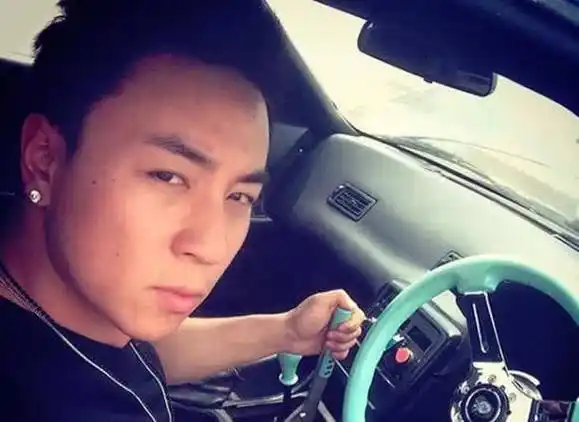 他是李连杰接班人,小时候红极一时,今没戏拍也豪车豪宅换不停_释小龙