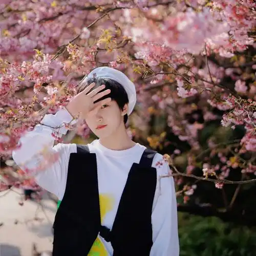 赵冠羽  又去看花了呀花都没你好看[doge]赵老头发微博了快抢沙发