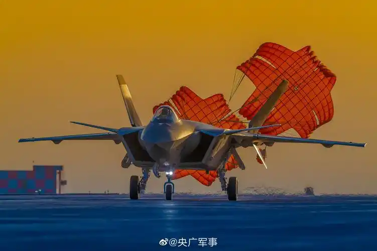 每一张都值得收藏12张歼20高清壁纸