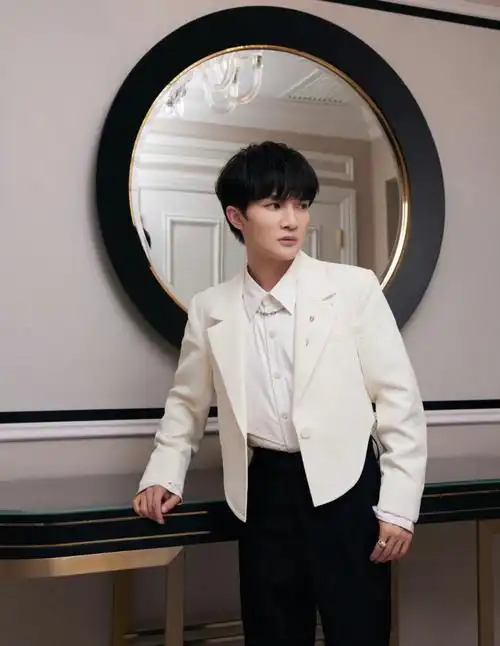 明星同款笔记评论candice12-16最近在看摄影,然后我就想到周深笑璐