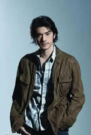 但别忘了他是金城武,想要帅回来对于他来说只需剃个胡子而已,而别的