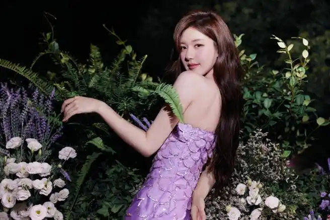 赵露思成为人鱼公主!紫色抹胸鱼尾裙引发热议!