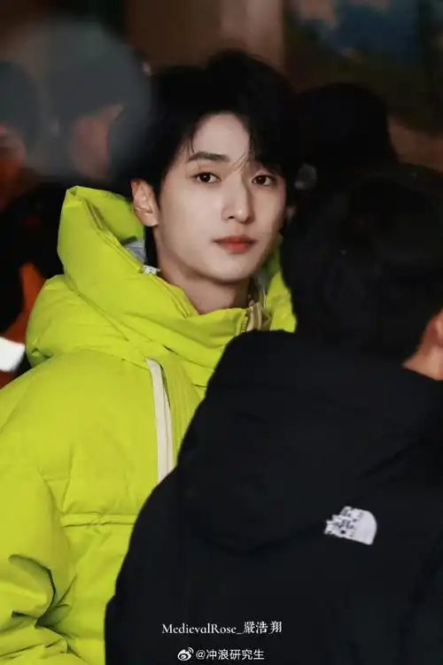 严浩翔极挑漠河路透##严浩翔漠河录制路透