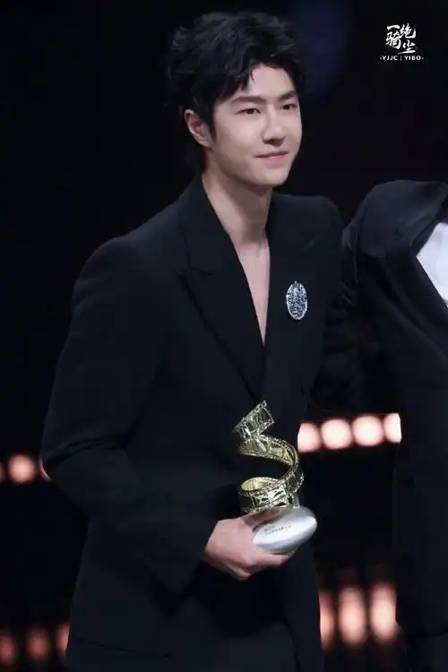 王一博超话#王传君想看易烊千玺王一博演杀手#wyb#青年演员王一博