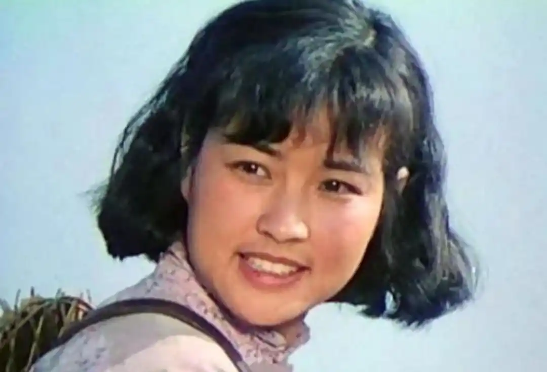 后来,刘晓庆又接连出演了《小花》,《瞧这一家子》等口碑电影,她的