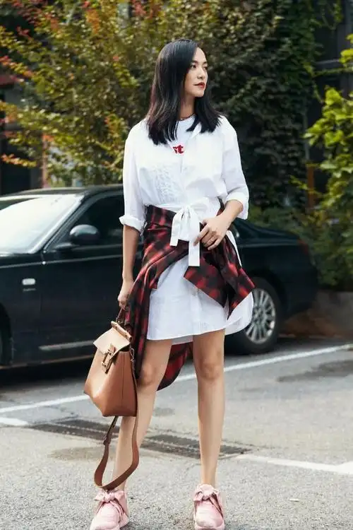 姚晨清新休闲装初秋时尚街拍 - tt98图片网