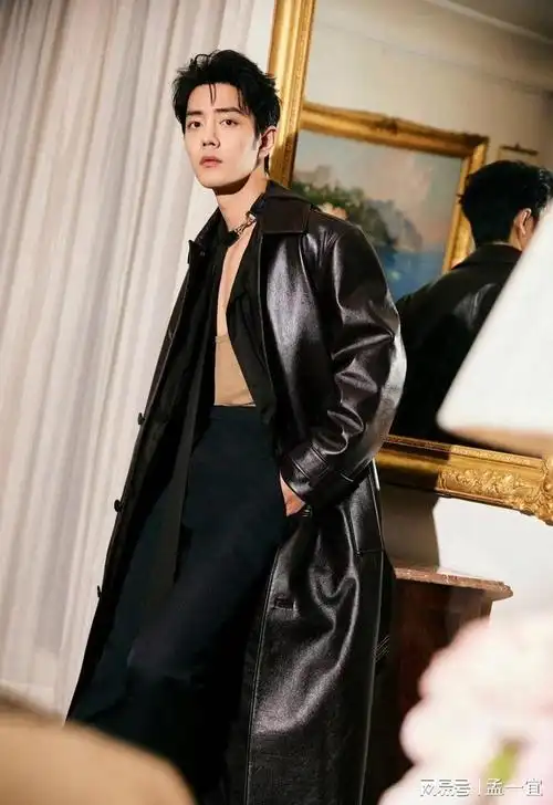 肖战黑色皮衣显风流看秀造型万众瞩目