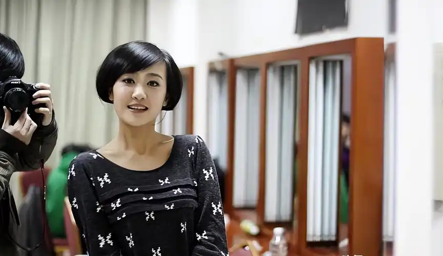 主播左岩:曾和杨迪传绯闻,离开浙江卫视后,低调嫁普通人也幸福_节目