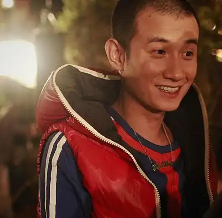 图周晓鸥在电视剧亲家过年中变猥琐男与文章上演惊世一吻