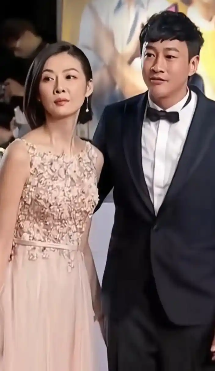 何润东曾多次表白孙俪被拒,后低调和相恋十年的百货专柜女友结婚,首次