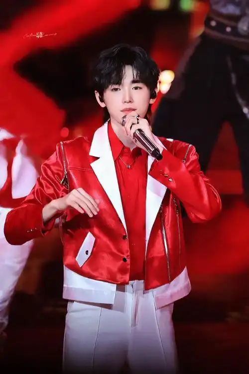 北京卫视春晚##时代少年团北京春晚舞台花絮##田震宋亚轩时隔7年再