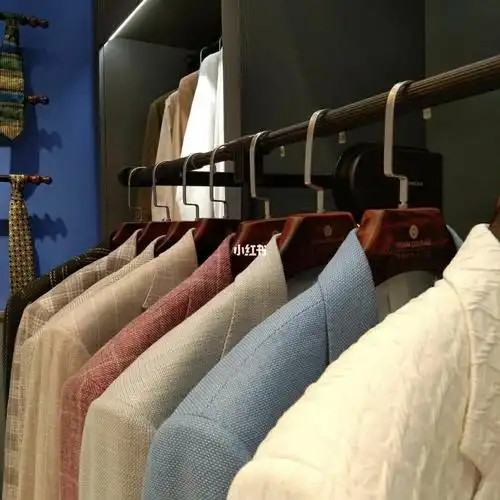 西服干货|西装挂法_西服_衣架_裤子_穿搭_婚礼_男士穿搭_新郎_西装