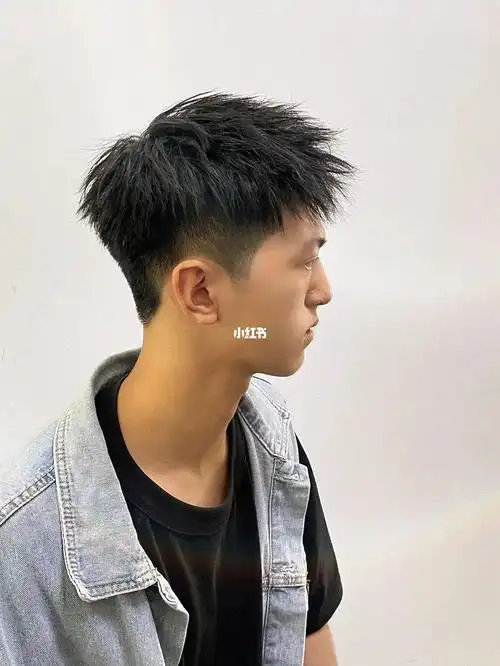 男生清爽发型 男生烫发短发推荐