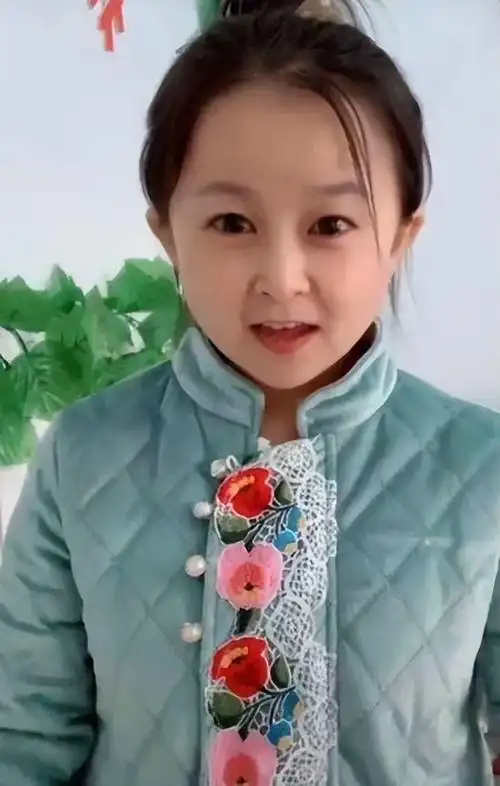 01袖珍女孩朱洁