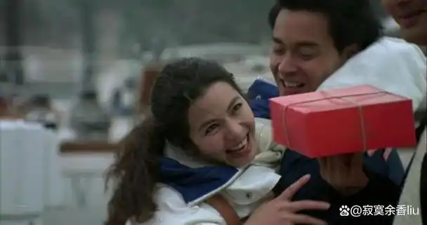 钟楚红颜值风范|与张国荣合作三部高光电影,两次恋人一次夫妻