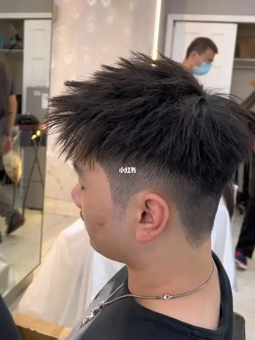 男孩子一定要尝试的发型锡纸前刺