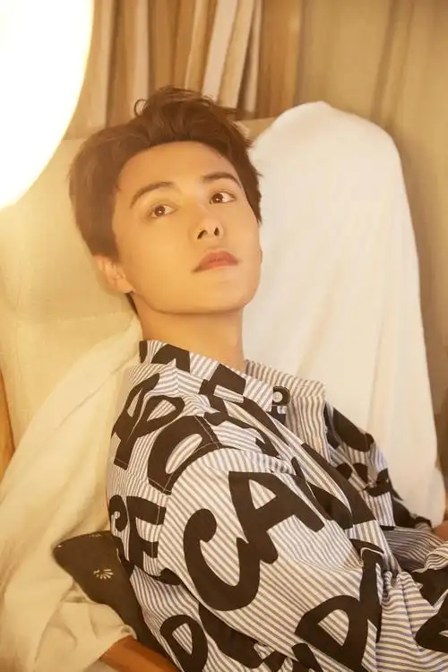 马天宇最新写真释出,满目柔光温暖凛冬