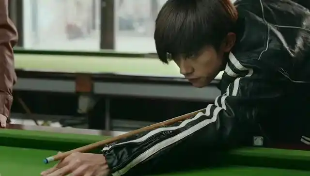 易烊千玺打台球合集,不知四位何时攒个局