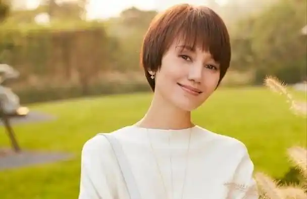 袁泉:6根钢钉1根钢条,坚守多年不变,袁泉打了多少明星的脸