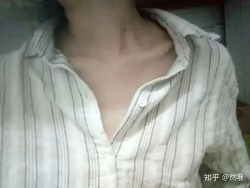 我是武侯的 然后 我就把我同学狠锤了一顿 其实胸小挺好的 穿衣服不挑