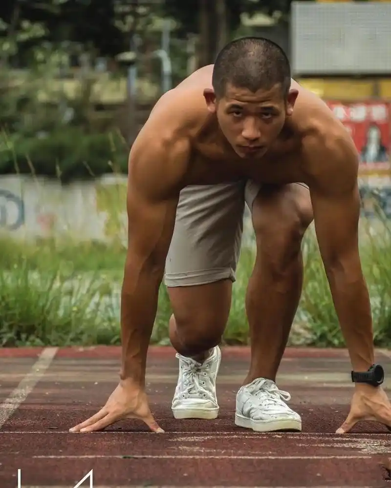 组图:身高178的90后寸发小哥哥,80公斤体重,硬汉形象太man了!