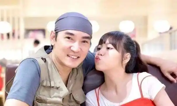 他甘愿将上亿身家给前妻,只为留住女儿,今53岁因女儿再度走红_焦恩俊