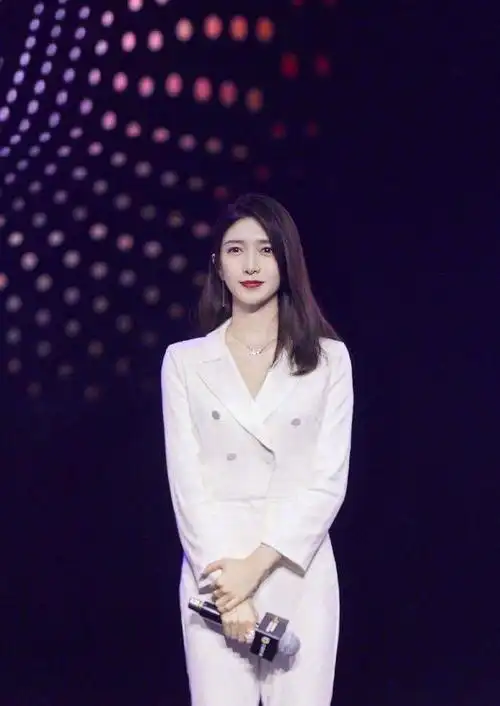 事实证明,王传君没说错,36岁的江疏影,就是一个"平庸"的美女|娱乐圈