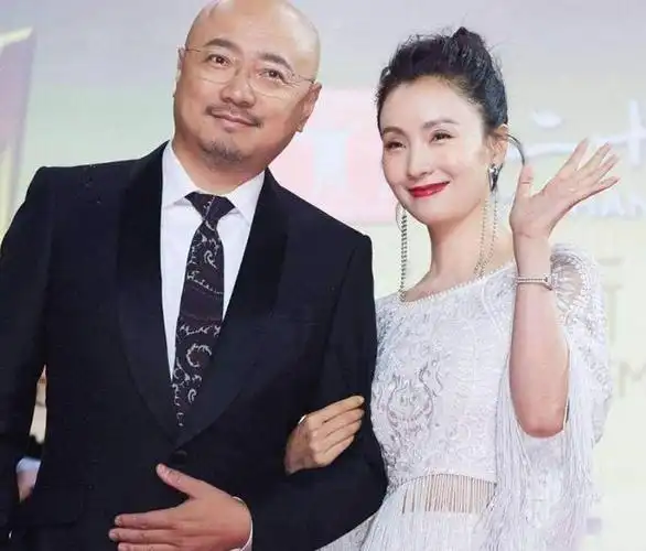 反转!张庭夫妇案撤销,96套房产6亿存款全部解封,上月低调复工