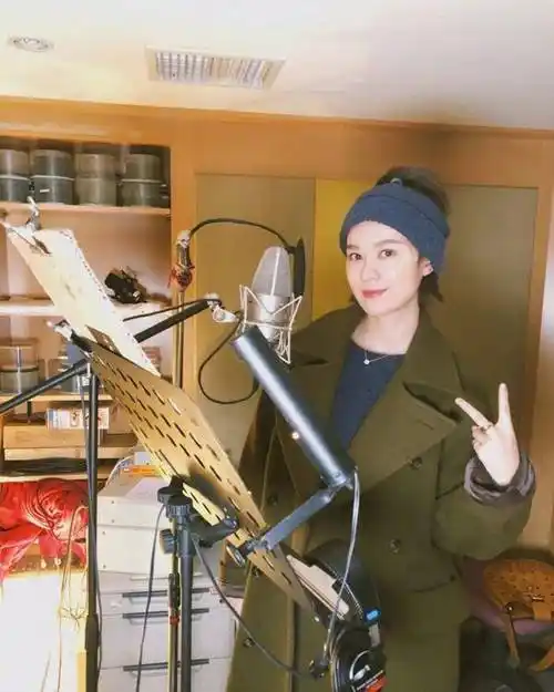 郁可唯是湖南卫视快乐女声第四名,与江映蓉,李霄云,黄英同届.