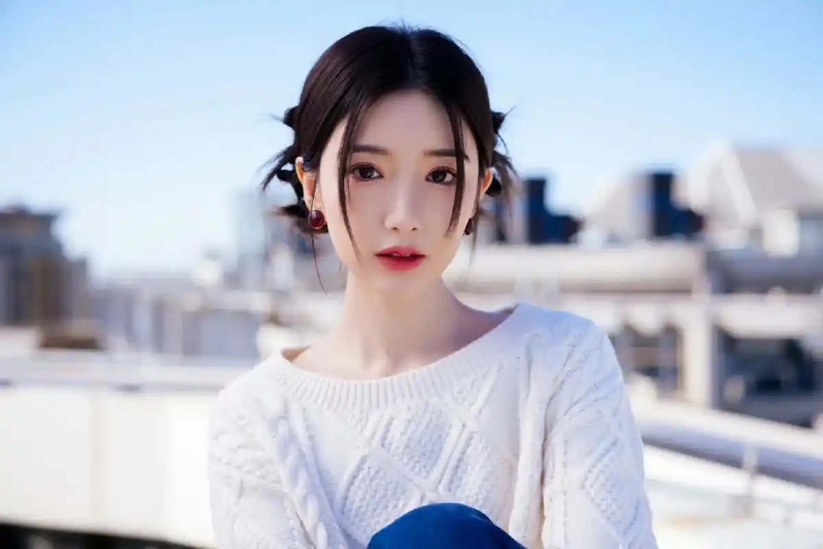 毛晓彤 白色毛衣加上蓝色牛仔裤 满满的元气感 - 抖音