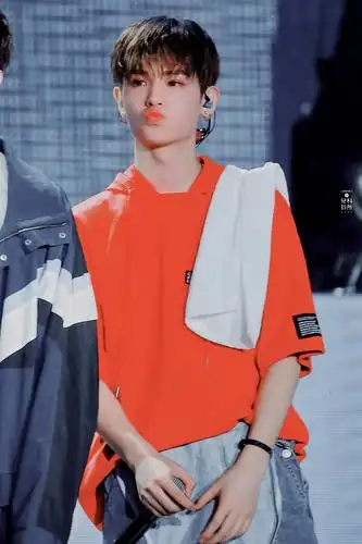 可爱小贾在线卖萌