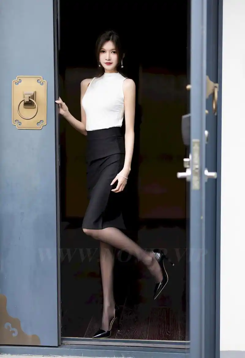 黑色浅口漆皮高跟鞋#美腿丝袜高跟鞋# #黑丝高跟