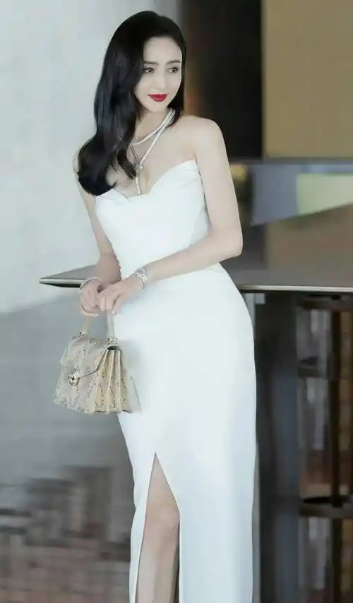 气质美女佟丽娅时尚写真:优雅高贵,艳丽动人