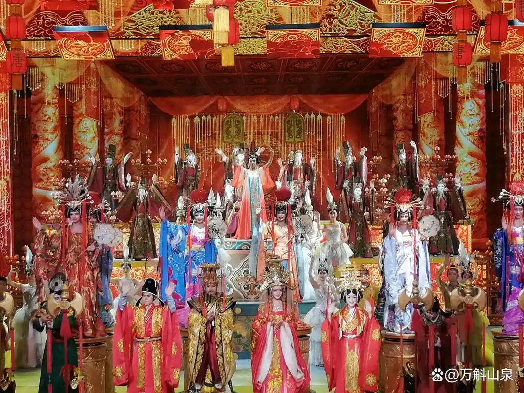 西安大唐芙蓉园凤鸣九天剧院演出的《梦回大唐》剧照