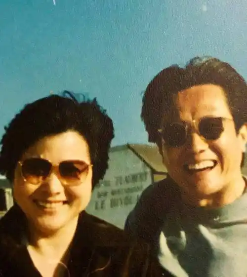 62岁爆红,戏外娶张萍为妻,恩爱至今零绯闻_父亲_王劲松_妻子