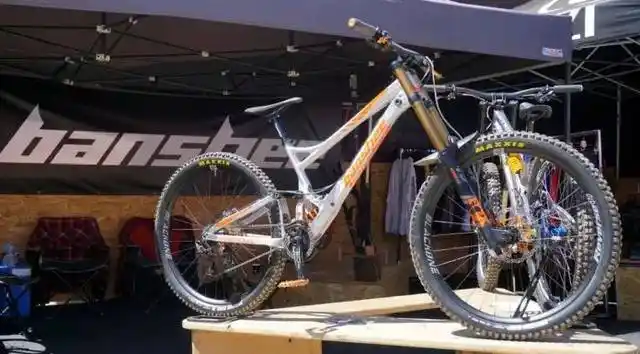 新品速递:banshee推出新款legend 29 dh速降山地车