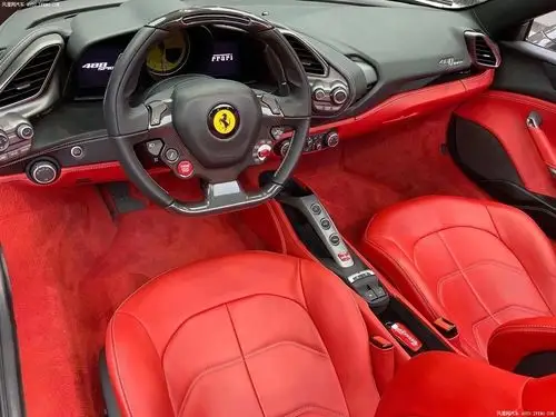 法拉利488为荣誉而生带你体验赛道激情