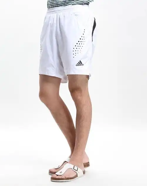 男款白色印圆点休闲短裤