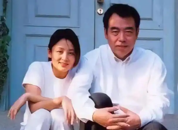 被一碗红烧肉泡到手,嫁大16岁的导演陈凯歌,陈红为爱牺牲了太多