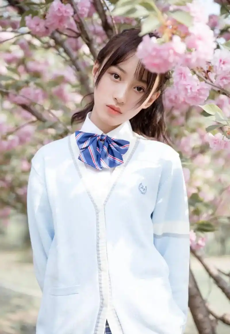 王梓莼,长相优雅甜美的素人校花