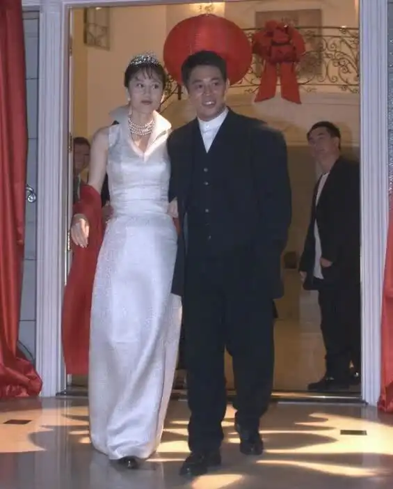 爱是最好的保养品57岁利智依旧青春靓丽还掌握丈夫全部身家