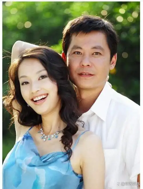 57岁孙思瀚与妻女齐聚美国!娇妻刘茜长相端庄,18岁女儿漂亮迷人