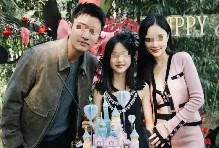 贾乃亮官宣新女友!李小璐:无所谓,我能靠女儿翻盘,_恋情_一家_因为