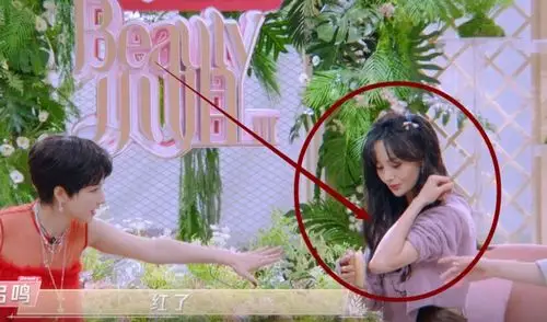 郑爽搓澡太狠致"红肿",听吴昕小声嘟囔了啥?导演闭麦都来不及