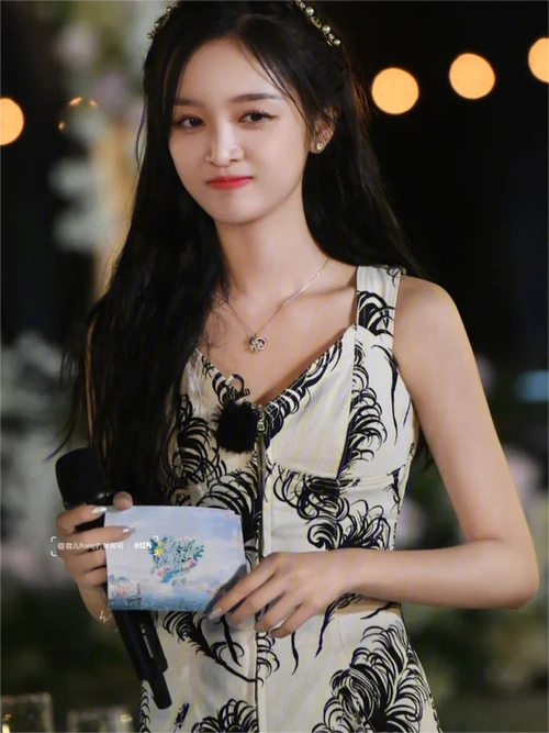 衣品遭到吐槽,吴宣仪怒怼"管的真宽",网友表示支持-大江头条