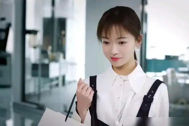 何润东,吴谨言主演的《正青春》:学销售一定要看这部职场魔幻剧