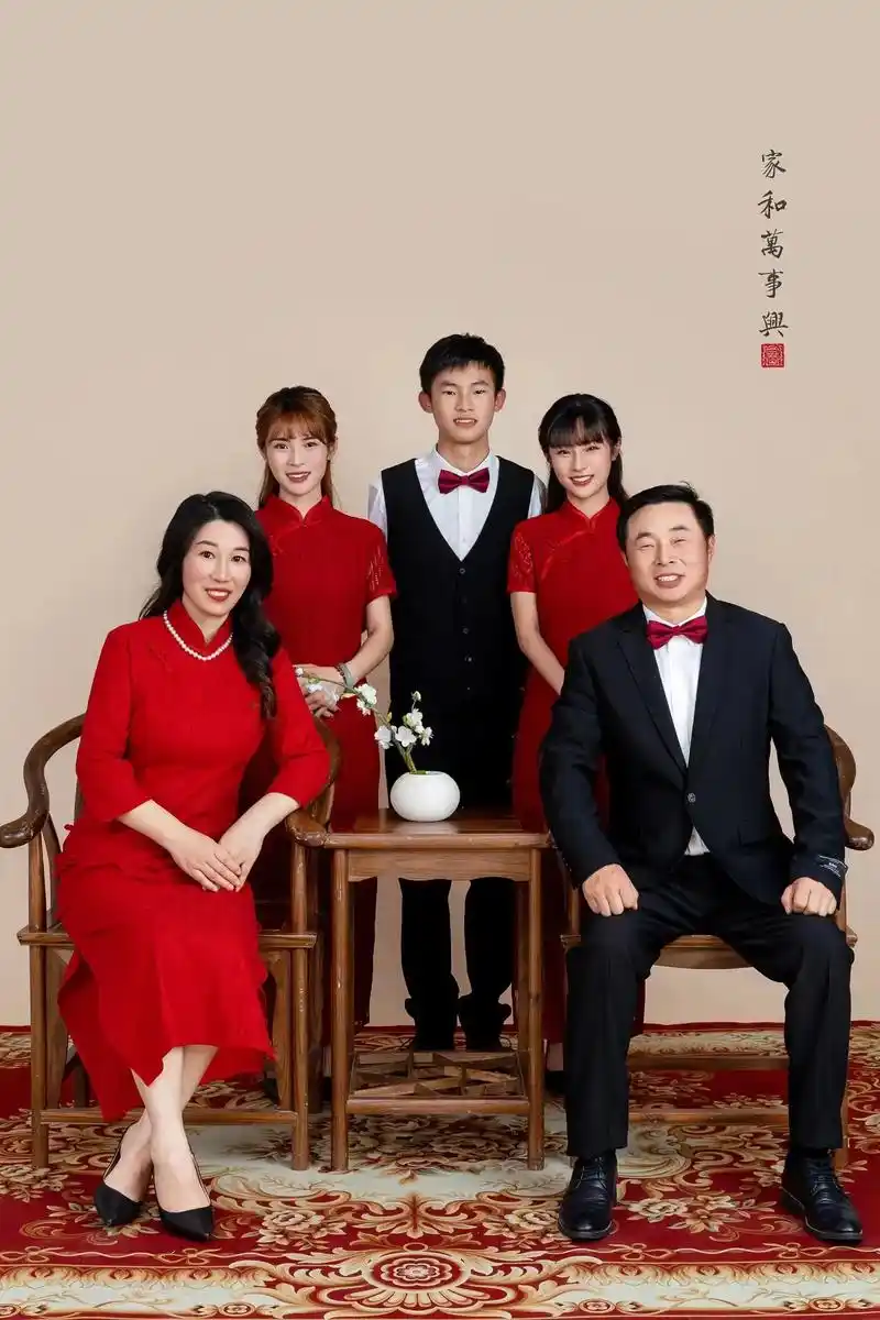 最美全家福照片 - 感恩跟随 - 抖音