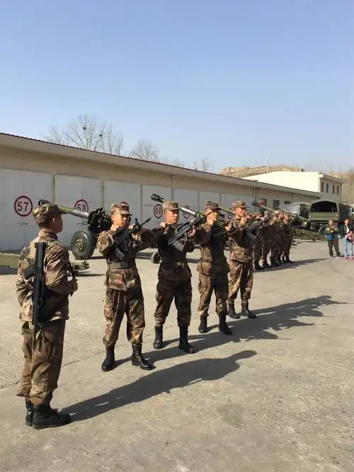 走进部队 了解军营 致最敬爱的人 写美篇  为了让孩子们了解部队生活